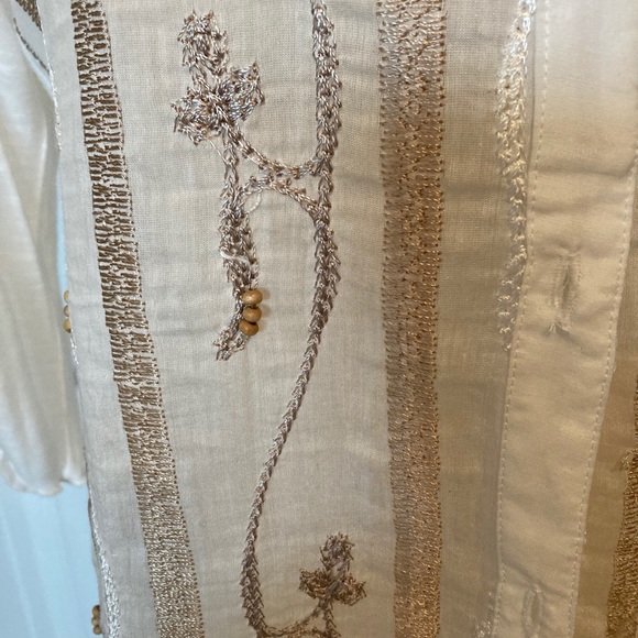 Top w/ golden thread & wooden bead embellishments - Picture 3 of 8